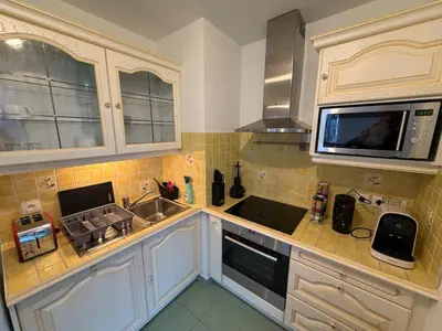 Cuisine ou kitchenette dans l'établissement APPARTEMENT F3 BUCHELAY Calme parking privé proche de la gare