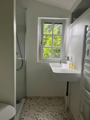 Salle de bains dans l'établissement Maisonsurleau Normandie - Bord de rivière, Mer, Forêt