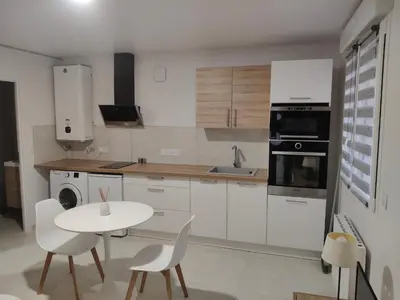 Cuisine ou kitchenette dans l'établissement Studio Neuf Aubergenville