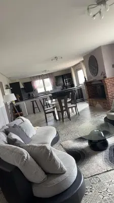 Coin salon dans l'établissement Gîte familiale au cœur d un centre équestre