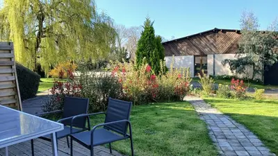 Jardin de l'établissement Haute Epine Gîte Ma Vie Là studio avec cuisine équipé