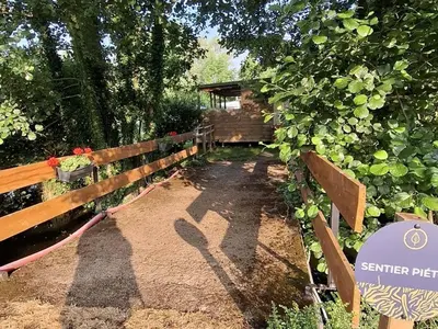 Jardin de l'établissement Mobil-home 4 pers avec terrasse - API-1-52-1583