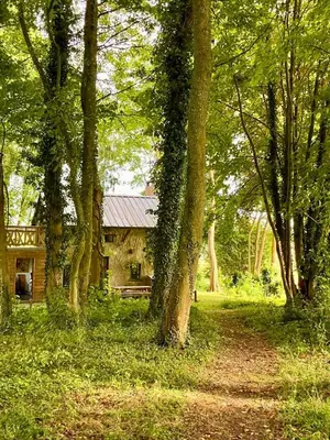 Jardin de l'établissement Cottage In Château Grounds Near Rouen