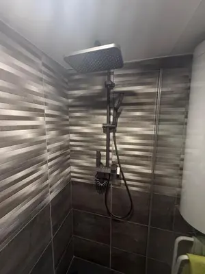 Salle de bains dans l'établissement Charmante cabane rustique en bord de Seine