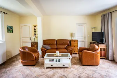 Télévision ou salle de divertissement dans l'établissement La Maison de Jouy