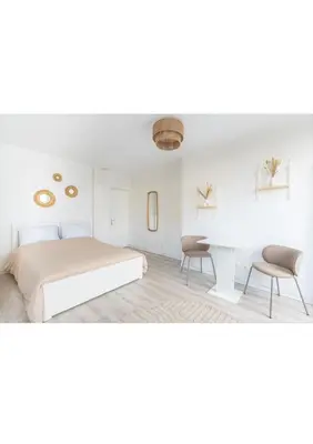 Un ou plusieurs lits dans un hébergement de l'établissement Studio lumineux, cosy et bien équipé
