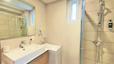 Salle de bains dans l'établissement Abyssea - Appartement Chic Centre-Ville & Netflix