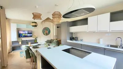 Cuisine ou kitchenette dans l'établissement Abyssea - Appartement Chic Centre-Ville & Netflix