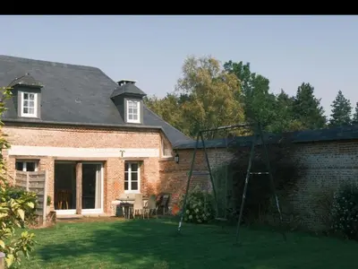 Jardin de l'établissement Gîte Cosy avec Terrasse et Cheminée, 6 Couchages - API-1-52-1737