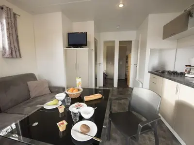 Coin salon dans l'établissement Maison en location avec terrasse pour 4 personnes - API-1-52-1733