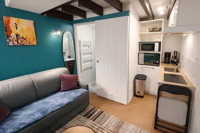 Cuisine ou kitchenette dans l'établissement Studio Gare centre Rouen Ménage et linges inclus