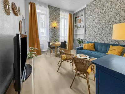 Télévision ou salle de divertissement dans l'établissement Superbe appartement au centre de POISSY