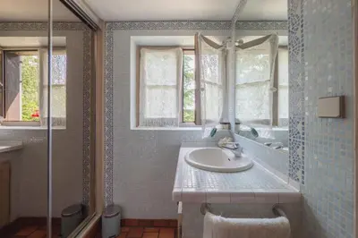 Salle de bains dans l'établissement Longère de Martagny - Collection Idylliq