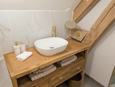 Salle de bains dans l'établissement Cinéma Room romantique Studio de l'Etoile
