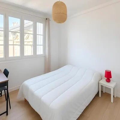 Un ou plusieurs lits dans un hébergement de l'établissement 4 L'appart hôte Chambre et salle de bain privée avec espace commun Linge et ménage inclus Gare Centre