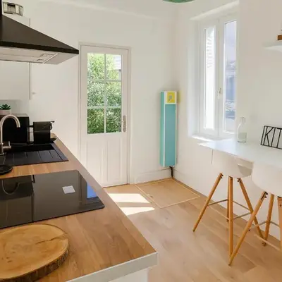 4 L'appart hôte Chambre et salle de bain privée avec espace commun Linge et ménage inclus Gare Centre