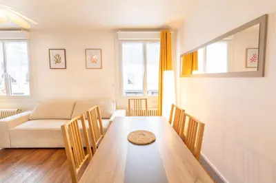 Coin salon dans l'établissement L'Odyssée Aux Trois Clés - Proche centre-ville - Jardin