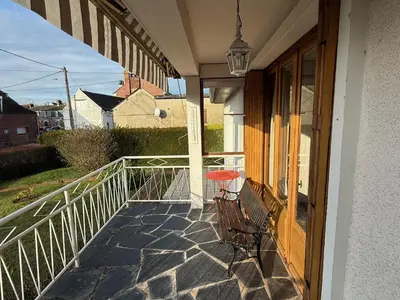 Balcon ou terrasse dans l'établissement Maison 168m2, jardin, rivière, animaux acceptés
