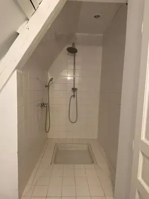 Salle de bains dans l'établissement Sous les toits des Jacobins, 3 chambres, WiFi