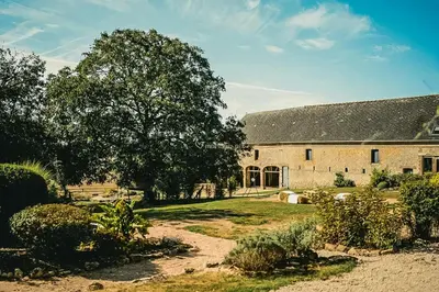 Jardin de l'établissement Historic Estate With Wellness Suites In Normandy