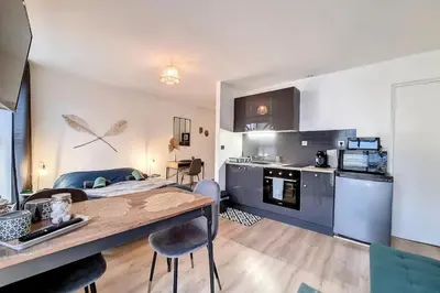 Cuisine ou kitchenette dans l'établissement Agathe vue style et parking