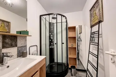 Salle de bains dans l'établissement Agathe vue style et parking