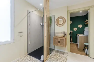 Salle de bains dans l'établissement Spa jardin de Bali