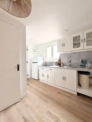 Cuisine ou kitchenette dans l'établissement Cocon indépendant à deux pas d'Evreux