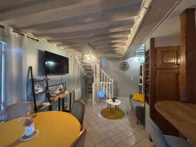 Télévision ou salle de divertissement dans l'établissement Maison