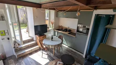 Cuisine ou kitchenette dans l'établissement Maison Nymphéas