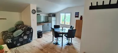 Cuisine ou kitchenette dans l'établissement logement indépendant La Houppevillaise