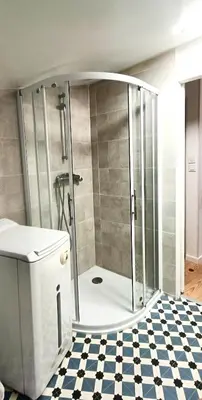 Salle de bains dans l'établissement logement indépendant La Houppevillaise