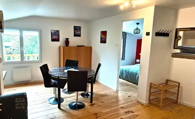 Coin salon dans l'établissement logement indépendant La Houppevillaise