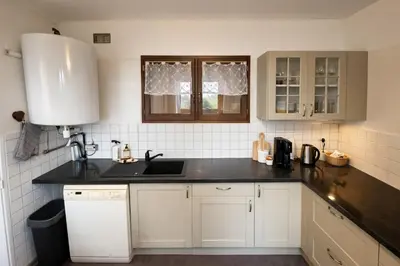 Cuisine ou kitchenette dans l'établissement Maison paisible à Senlis