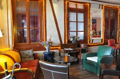 Coin salon dans l'établissement Logis - Hotel & Restaurant La Corne d 'Abondance