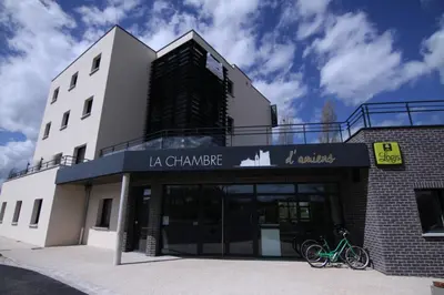 Vélo sur le terrain de l'établissement Logis Hôtel - La Chambre d'Amiens ou dans les environs