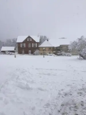 L'établissement La maison d'amis en hiver