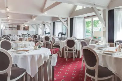 Restaurant ou autre lieu de restauration dans l'établissement Hôtel & Restaurant Le Relais d'Aumale