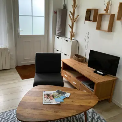 Télévision ou salle de divertissement dans l'établissement La Maisonnette de Senlis