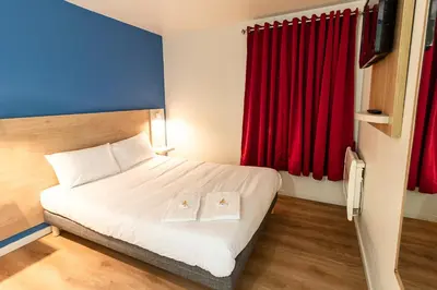 Un ou plusieurs lits dans un hébergement de l'établissement BRIT Hotel Rouen Nord - Barentin