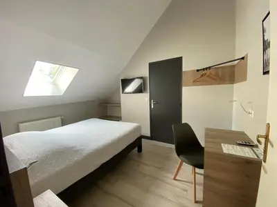 Un ou plusieurs lits dans un hébergement de l'établissement LOGIS - Hôtel & Restaurant Saint Nicolas