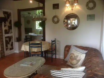 Coin salon dans l'établissement Charmante Petite Maison dans le Jardin