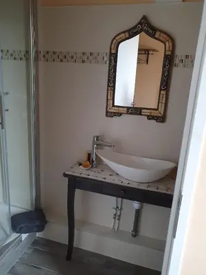 Salle de bains dans l'établissement Hôtel restaurant du Commerce