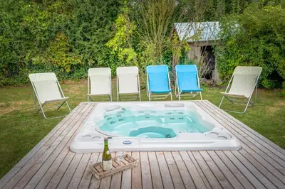Piscine de l'établissement Le Village des Templiers ou située à proximité