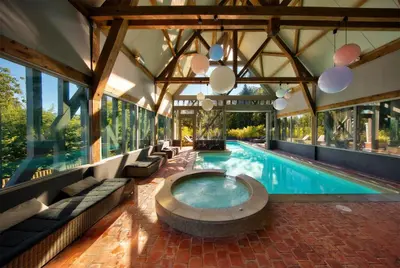 Piscine de l'établissement Hôtel La Licorne & Spa ou située à proximité