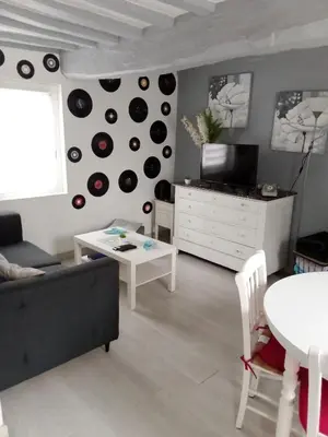 Télévision ou salle de divertissement dans l'établissement Maison de la Foret