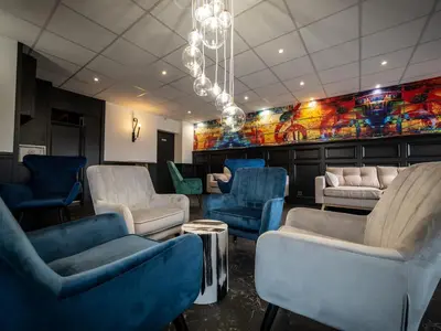 Coin salon dans l'établissement Welcomotel Beauvais Aéroport