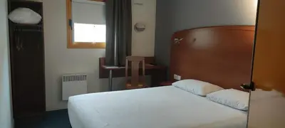Un ou plusieurs lits dans un hébergement de l'établissement Welcomotel Beauvais Aéroport
