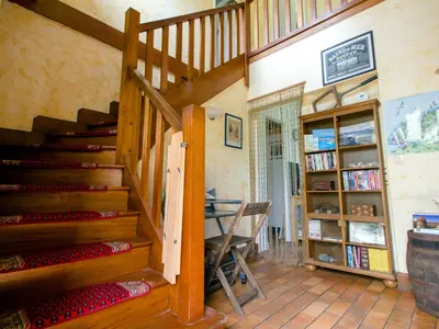 Bibliothèque dans la maison de vacances