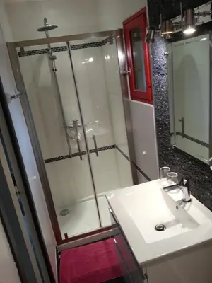 Salle de bains dans l'établissement Chambre Du Panorama